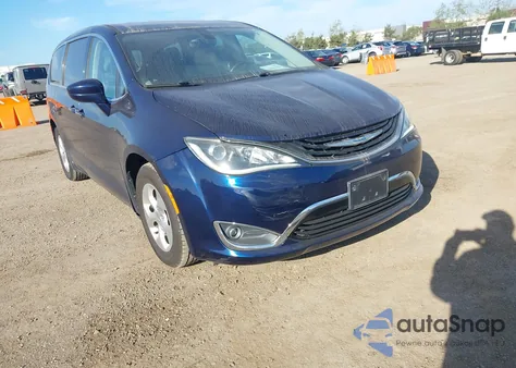 2018 Chrysler Pacifica Hybrid Touring Plus z USA, uszkodzony, nr VIN 2C4RC1H72JR332972